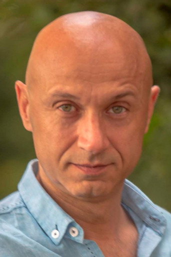 Suat Güzey