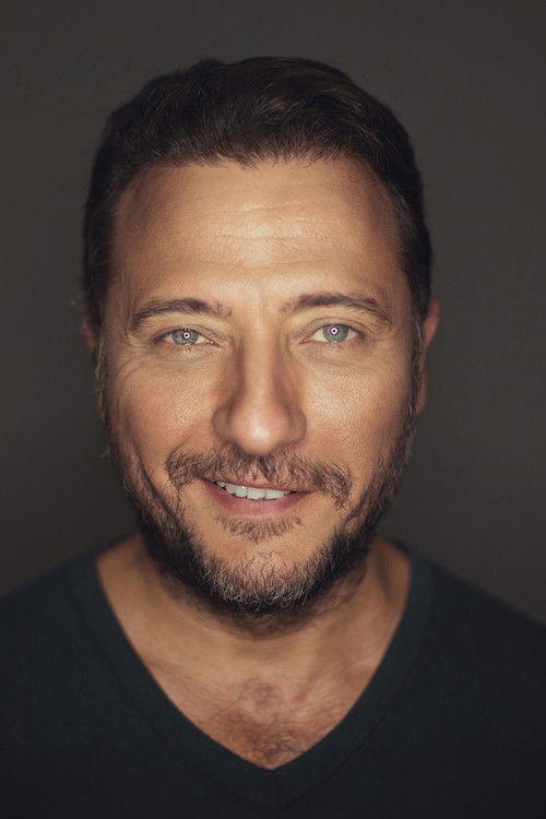 Yiğit Özşener profil fotoğrafı