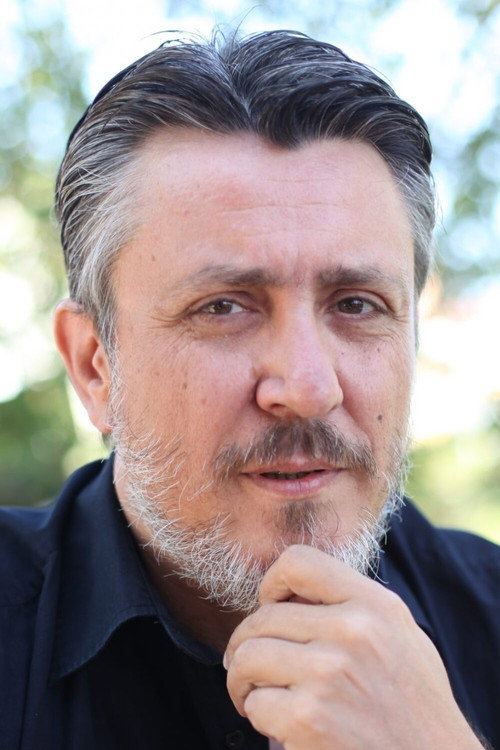 Cüneyt Uzunlar profil fotoğrafı
