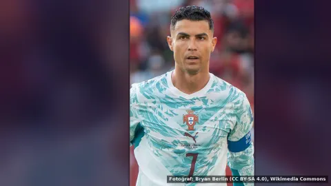 Cristiano Ronaldo — Cristiano Ronaldo'nun 30 milyon Euro değerindeki lüks malikanesi, magazin haberlerinde büyük ilgi gördü