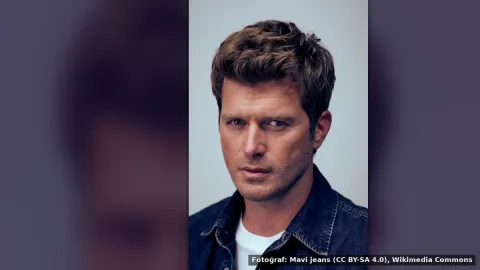 Kıvanç Tatlıtuğ — Kıvanç Tatlıtuğ, balık avı ve galada rol arkadaşlarına dikkat çeken anlar