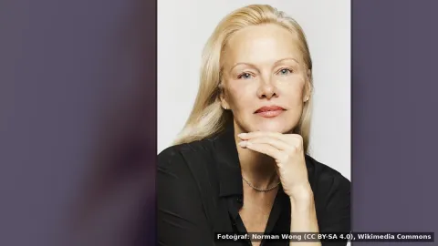 Pamela Anderson — Pamela Anderson, kozmetik kullanmadan parlak cilt sırrını açıkladı