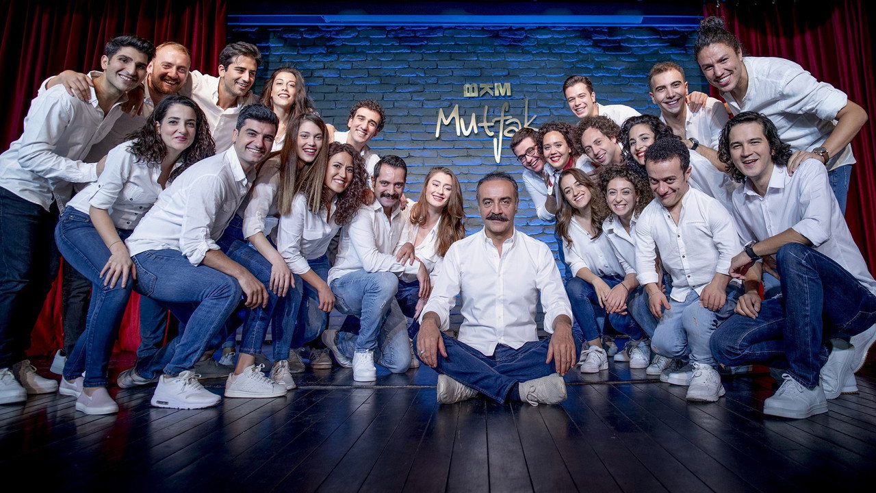 Çok Güzel Hareketler 2 yapımından bir kare (1)