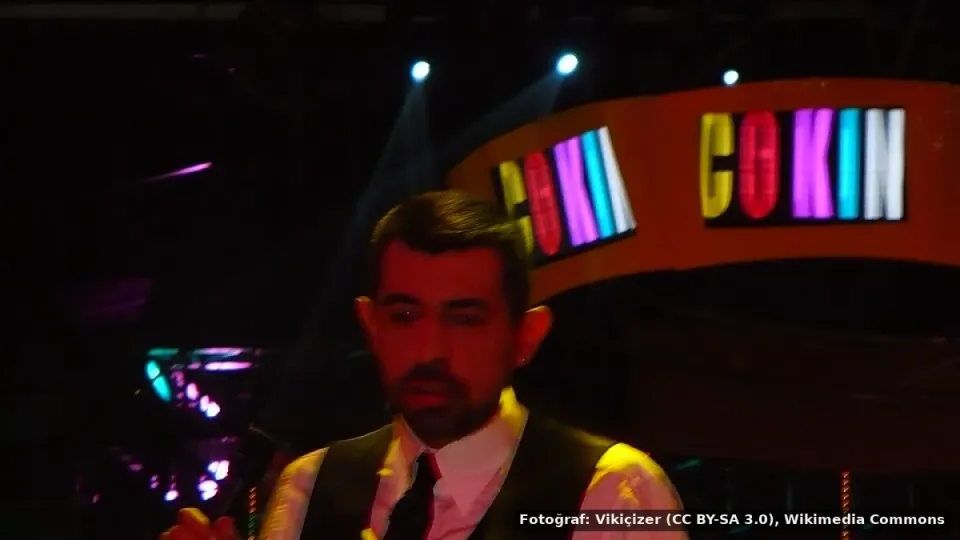 Okan Bayülgen — Okan Bayülgen'in kızı İstanbul'a uluslararası sanat ödülü
