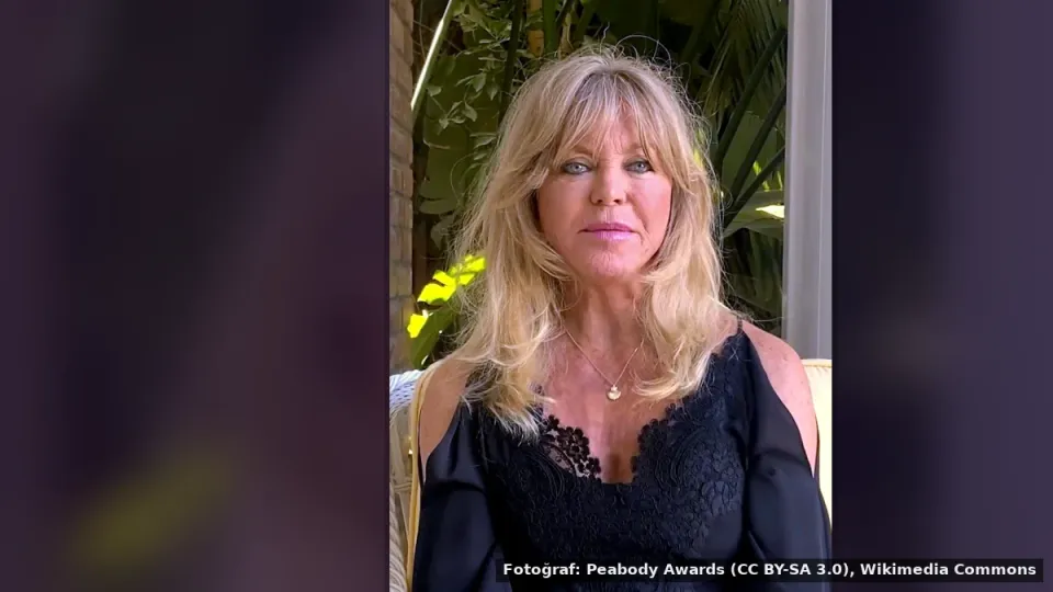 Goldie Hawn — Goldie Hawn'ın Zengin Anne Tarzı Ayakkabıları Dikkat Çekti