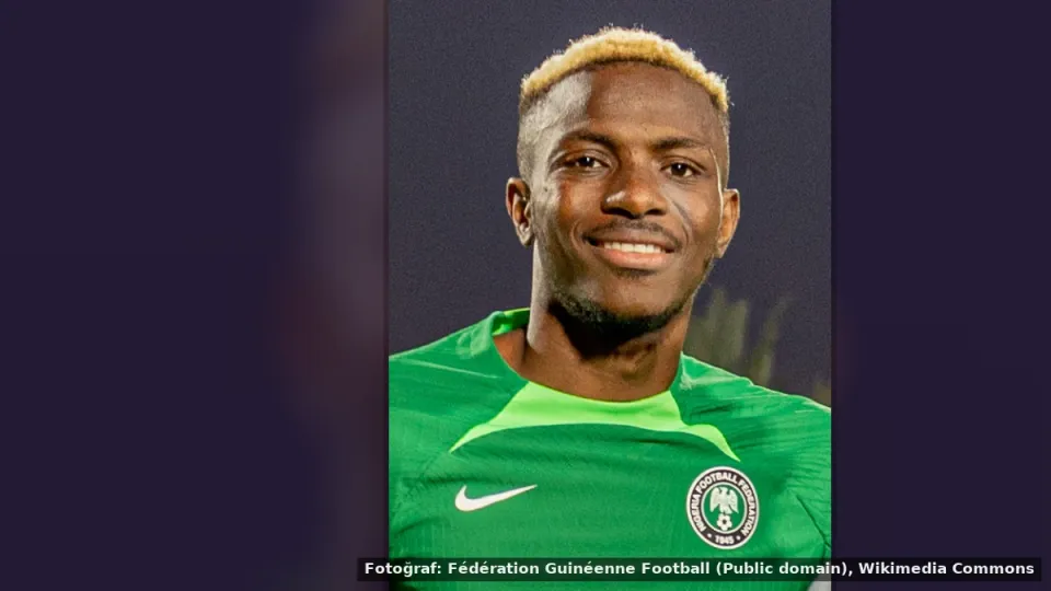 Victor Osimhen — Eyüpsultan'da Osimhen'in sevgilisi Ladewig'in bulunduğu kaza sonucu üç araç zarar görücü