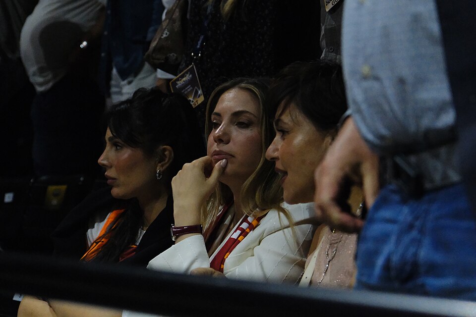 Eda Ece fotoğrafı