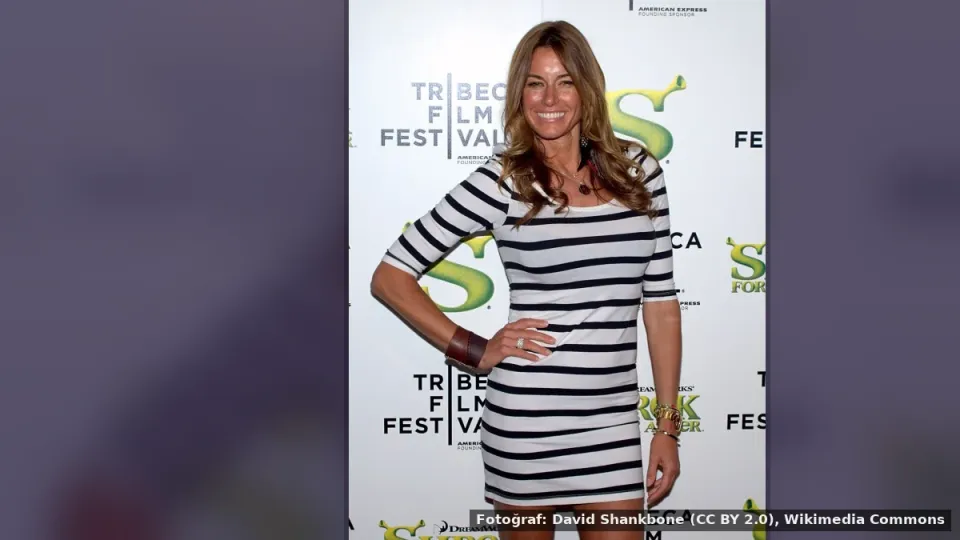 Kelly Bensimon — Kelly Bensimon, geçmişi geride bırakarak tekrar televizyona döner