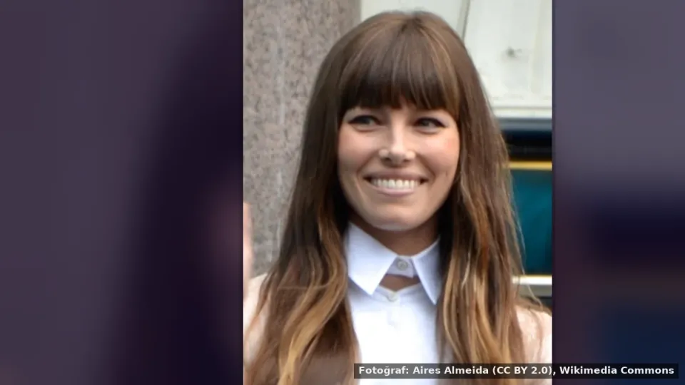 Jessica Biel — Jessica Biel, kış giyiminde blazer tercih etti
