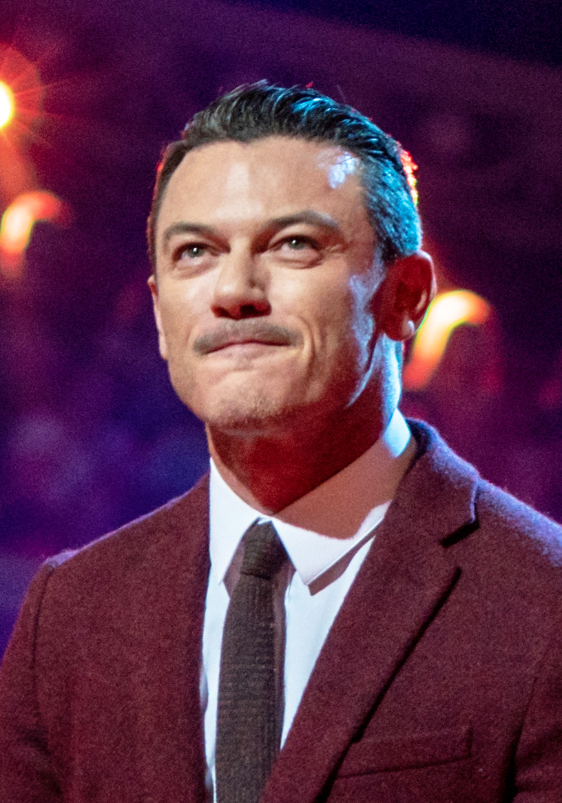 Luke Evans fotoğrafı